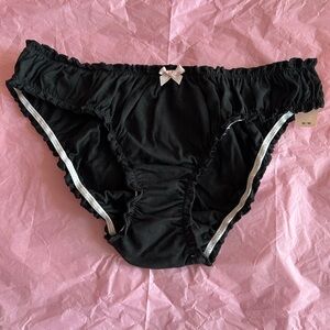 Victoria's Secret Black Ruffle Low-Rise Bikini Size M NWT
